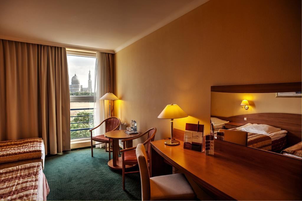 Hotel Atut W Licheniu Экстерьер фото