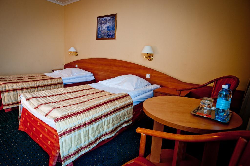 Hotel Atut W Licheniu Экстерьер фото