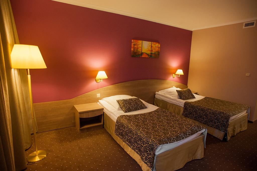 Hotel Atut W Licheniu Экстерьер фото
