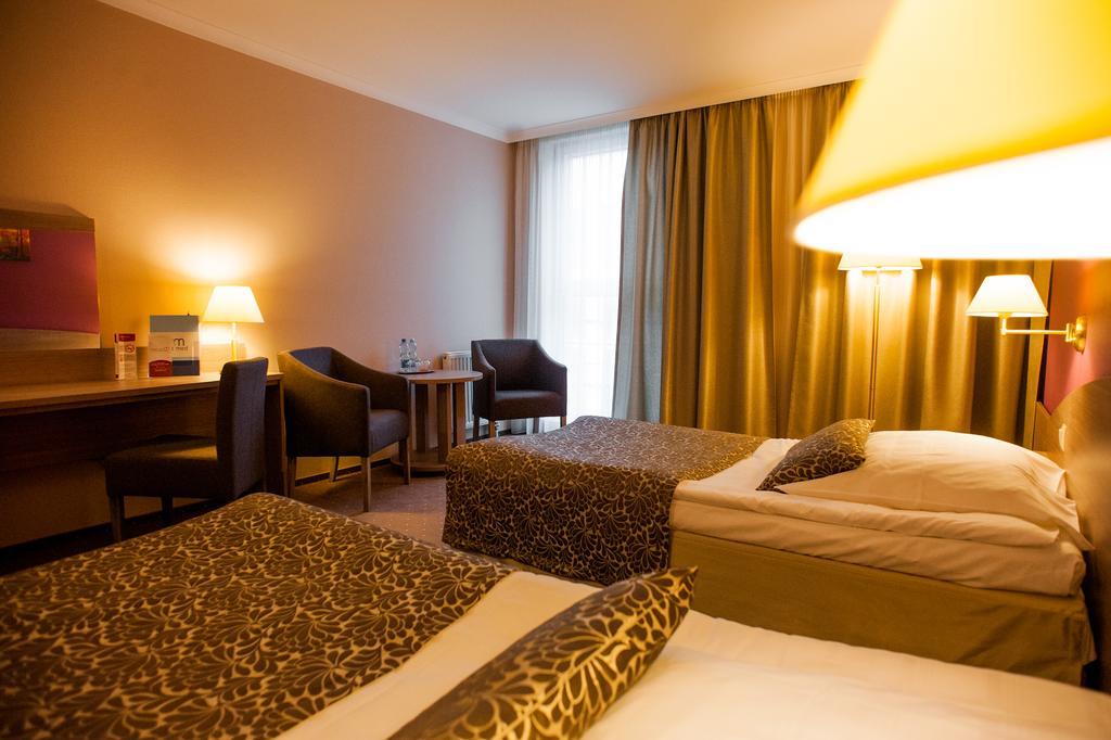 Hotel Atut W Licheniu Экстерьер фото