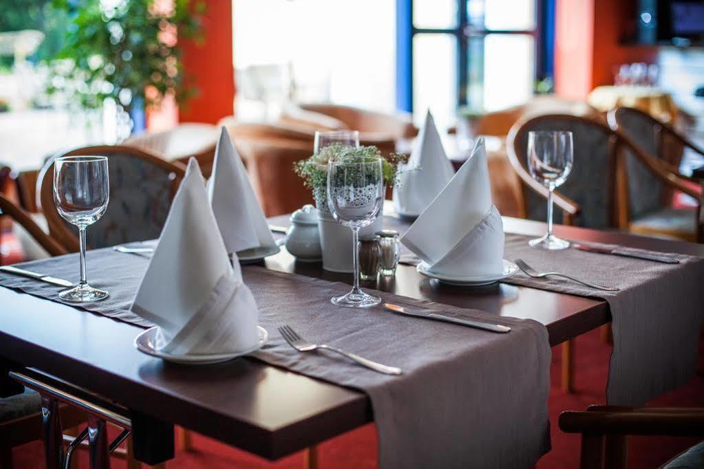 Hotel Atut W Licheniu Экстерьер фото